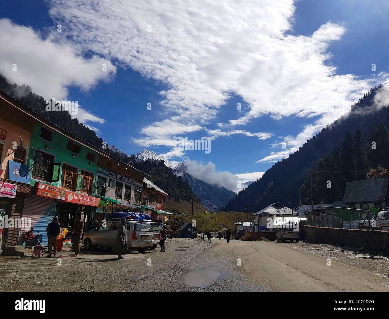 Paesaggio natura enormi belle colline di kargil. Kargil in India è ricordato meglio alla guerra di Kargil. Bacini idrici bacini idrici su zona rurale collinare. Foto Stock