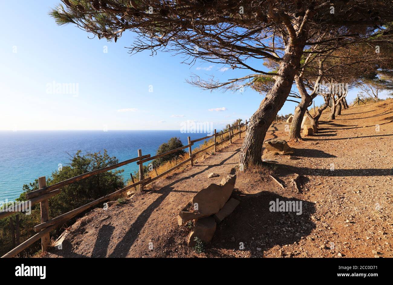 Vista sulla Costa degli Etruschi, Golfo di Baratti. Una bella giornata a Populonia, Italia. Foto Stock