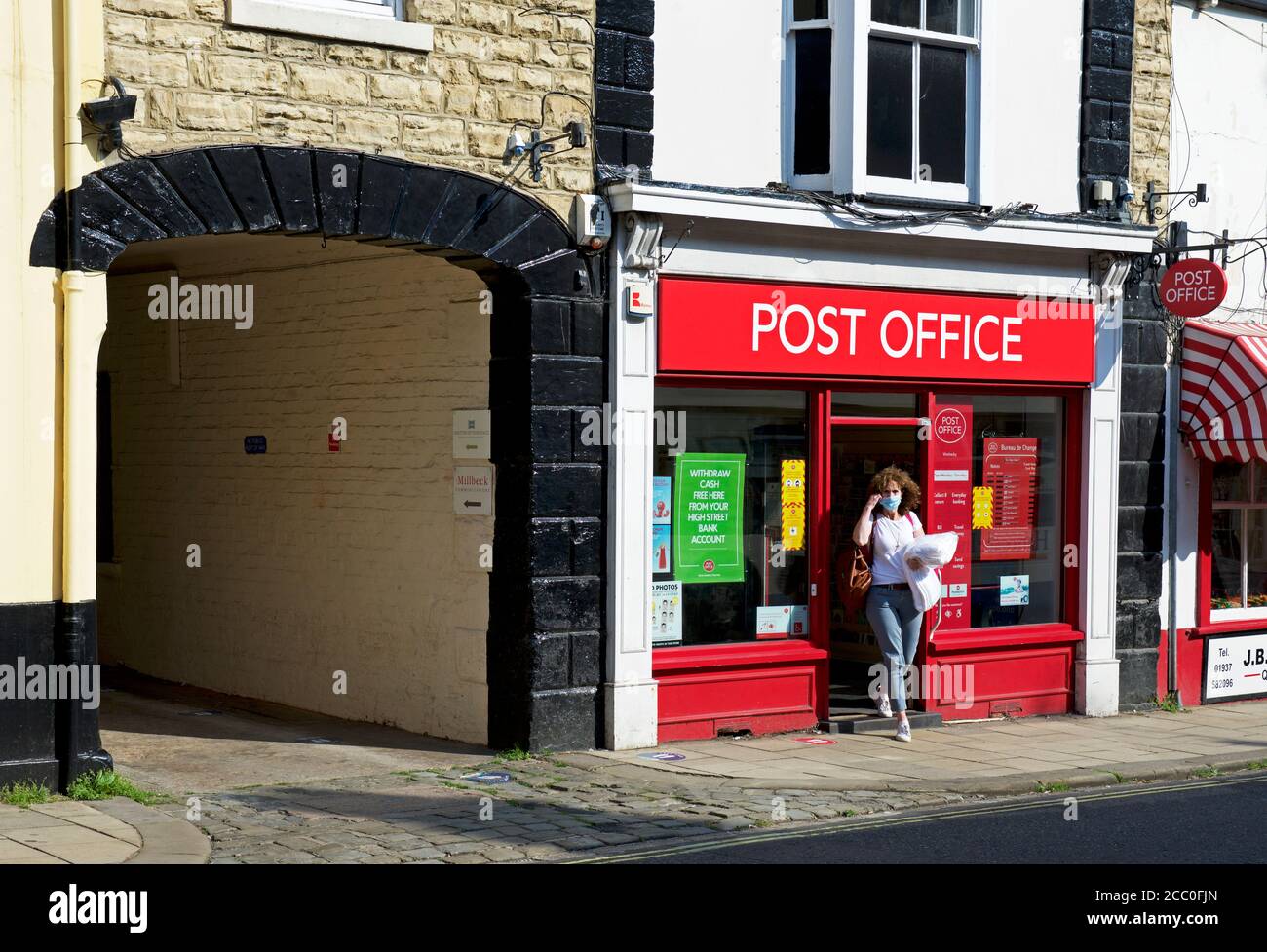 The Post Office on High Street, Wetherby, West Yorkshire, Inghilterra Regno Unito Foto Stock