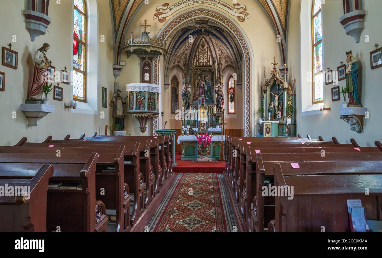 Interno dell'Assunzione della Chiesa di Maria, 1908, nel villaggio di Kremnicke Bane, vicino Kremnica, Banska Bystrica Regione, Slovacchia Foto Stock