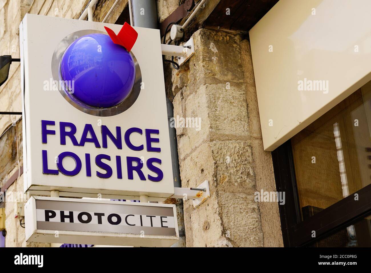 Bordeaux , Aquitaine / Francia - 08 10 2020 : testo del logo della francia loisirs e segno sul muro Negozio culturale della biblioteca francese Foto Stock