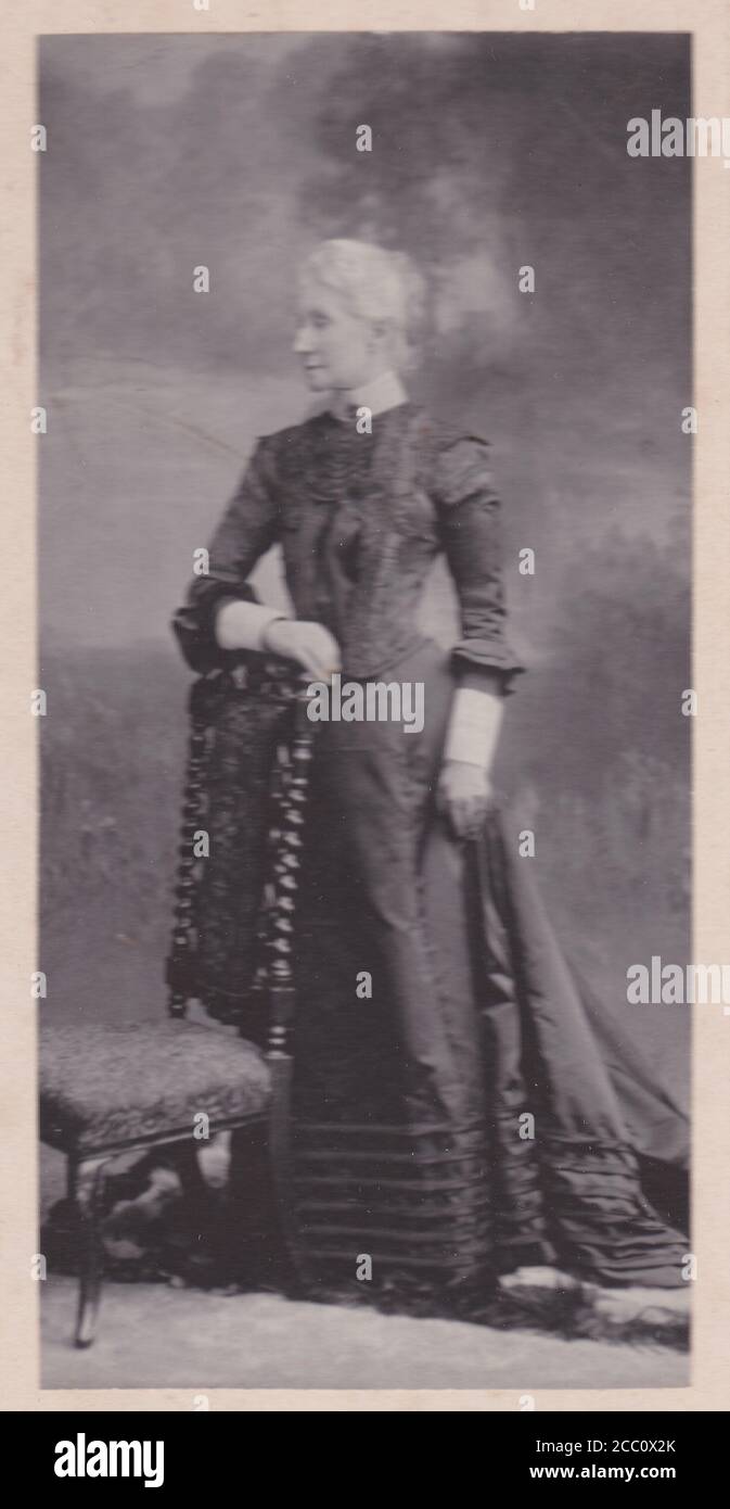 Vintage foto in bianco e nero di elegante donna anziana del 1900? Vittoriano? Foto Stock