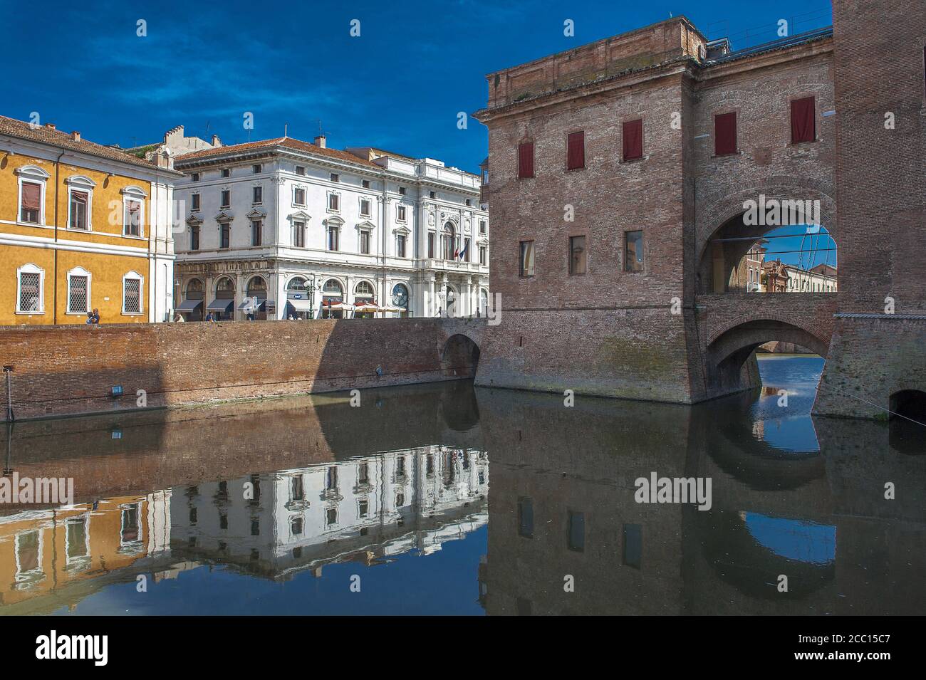 Italia, Emilia-Romagna, Ferrare, fossato del castello degli Este Foto Stock