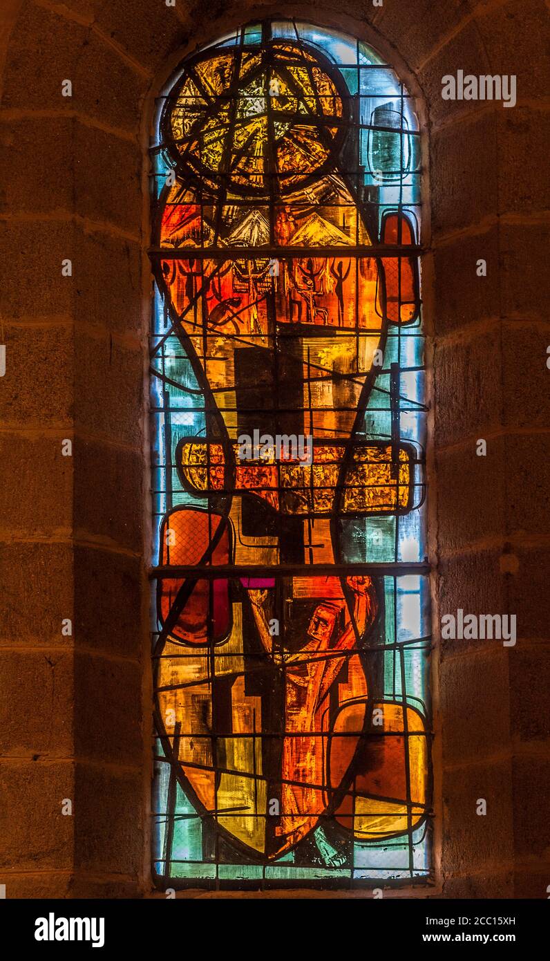 Francia, Limousin, Correze, Egletons, chiesa di Saint-Antoine-de-Padoue, tetto di vetro 'Au Desert, apres la soif et la faim la manne' (Lesage e Blanchet, 1 Foto Stock