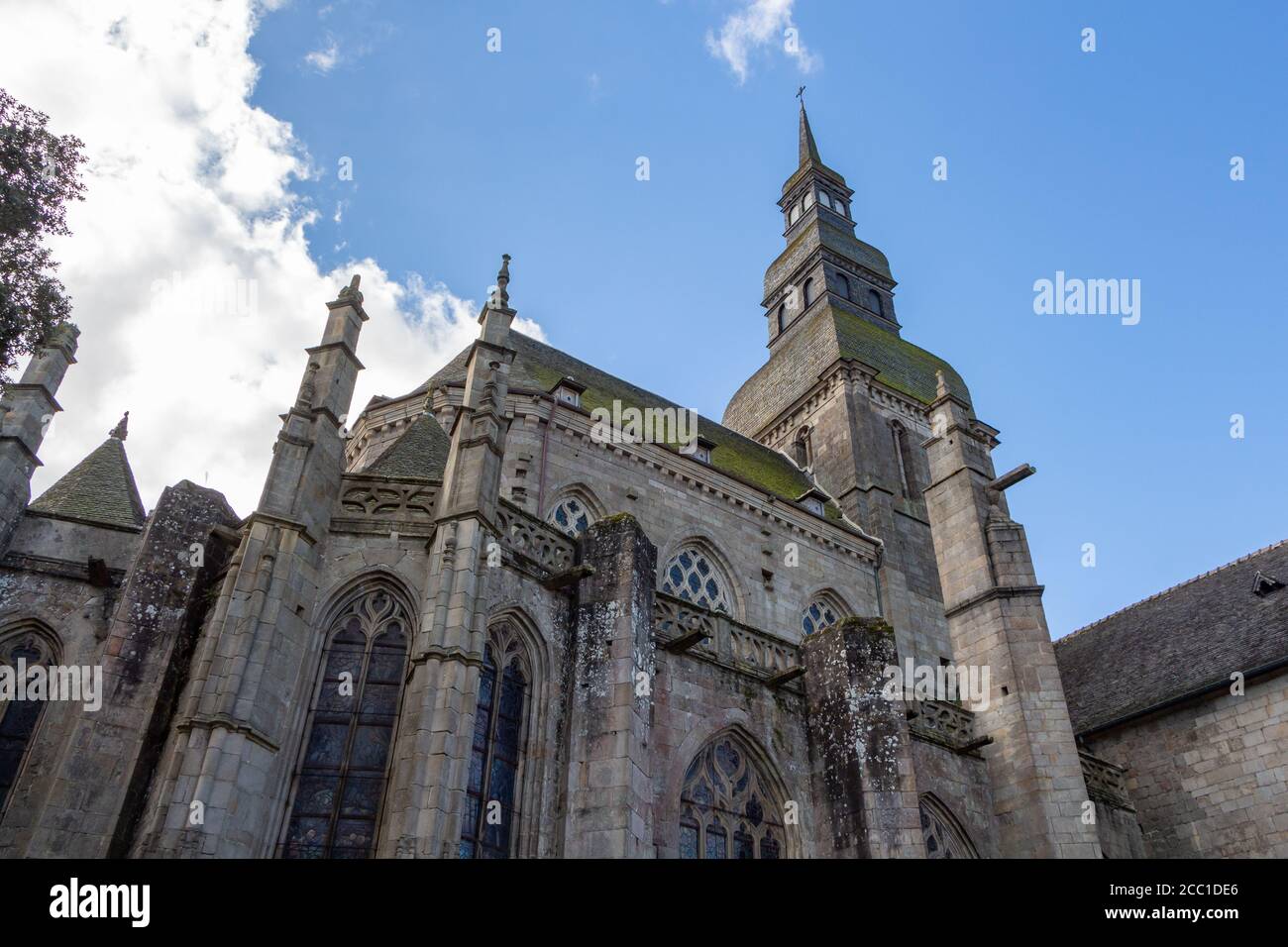 Esterno della basilica di Saint Sauveur a Dinan Foto Stock