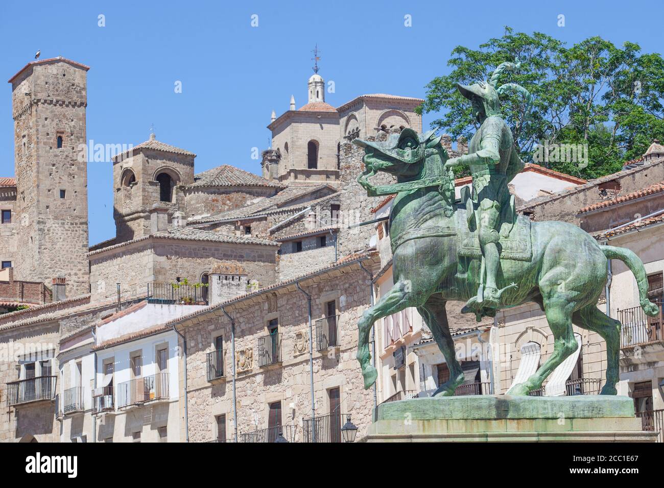 Statua equestre di Francisco Pizarro a Plaza Mayor di Trujillo, Spagna. Scolpito da Charles Cary Rumsey nel 1928 Foto Stock