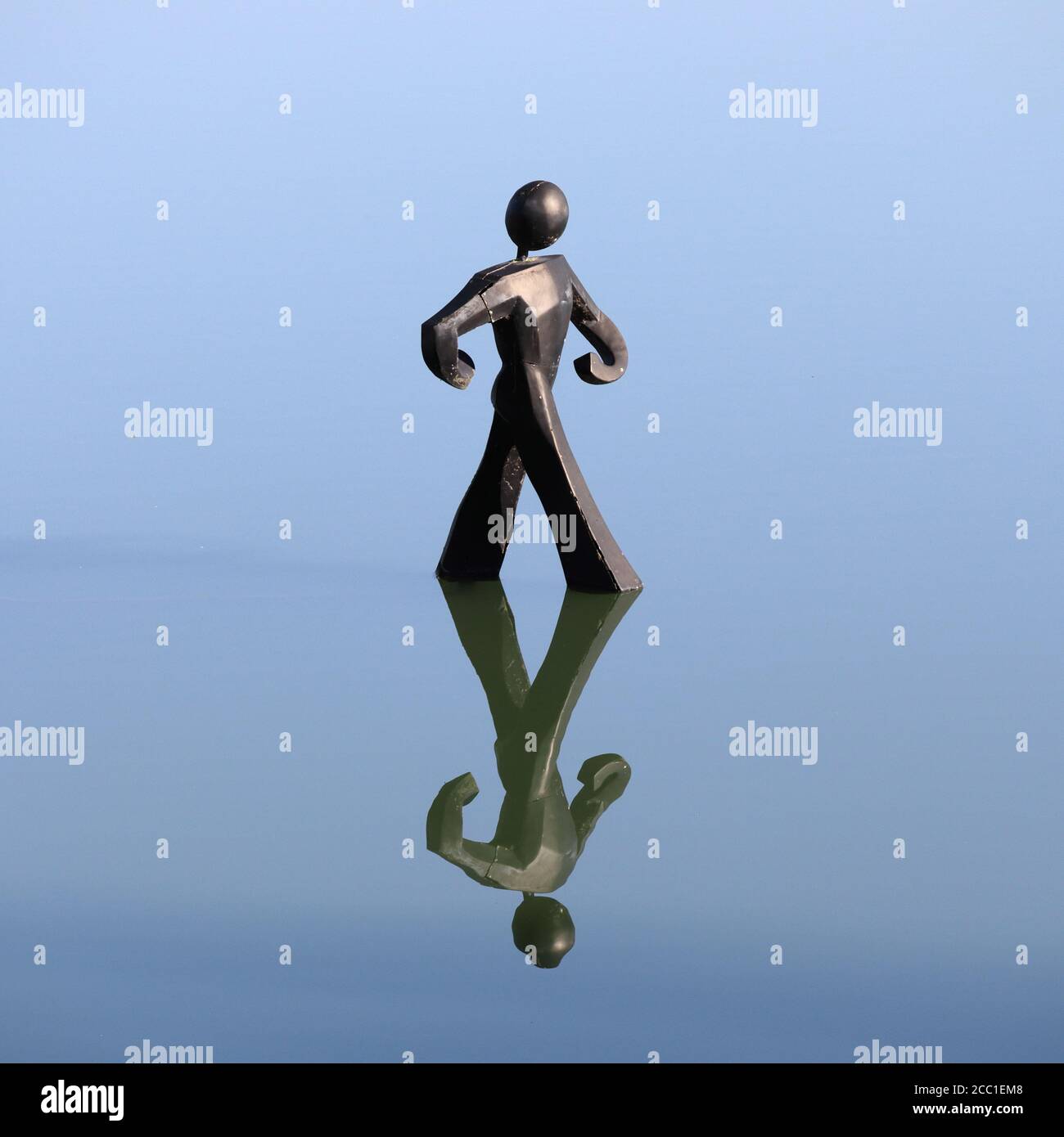 'L'uomo comune', 'l'uomo comune', un'opera dell'artista Clet. A Firenze, Italia. Ripresa nel 2019 al Renai Park, a Signa (Fi). Foto Stock
