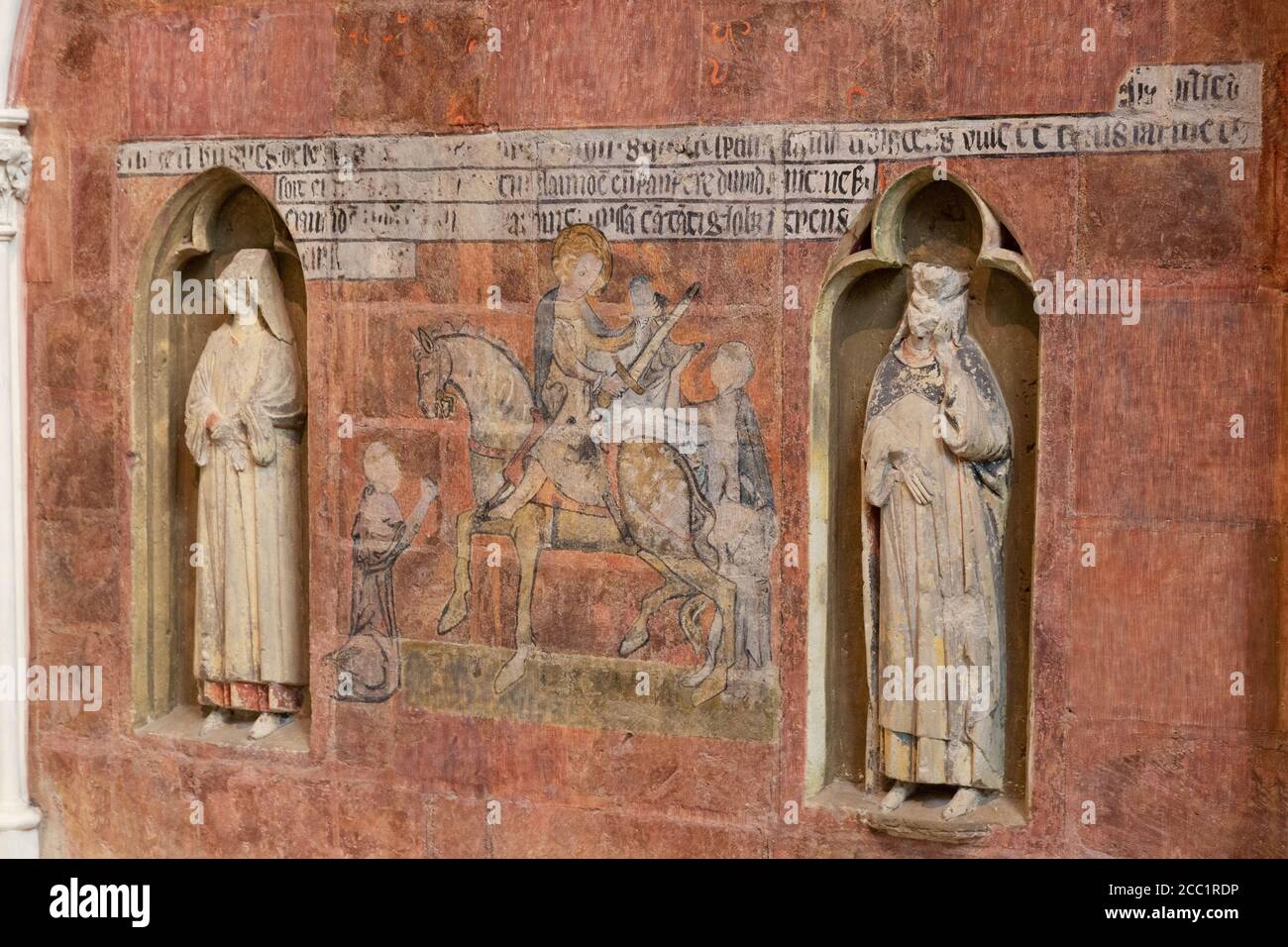 Arte medievale; Cattedrale di San Gatien Tours - un affresco del 14 ° secolo che mostra San Martino su un cavallo, all'interno della Cattedrale di Tours, Tours, Francia Foto Stock