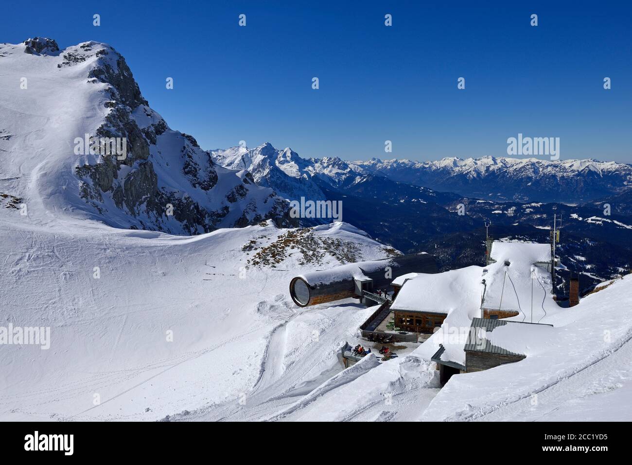 In Germania, in Baviera, vista della stazione di montagna di Karwendelbahn Foto Stock
