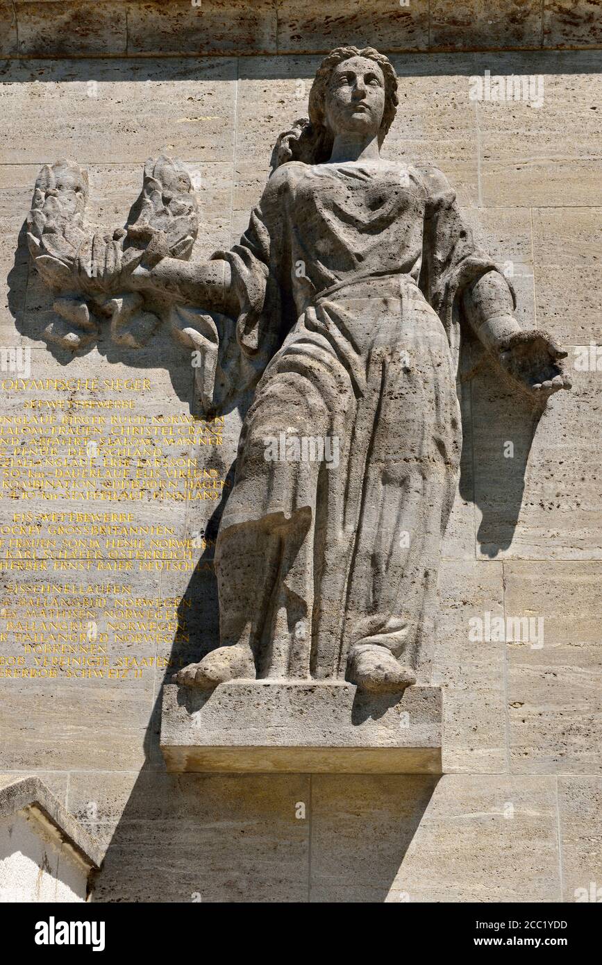 In Germania, in Baviera, vista della statua monumentale di Victoria con la corona di alloro Foto Stock