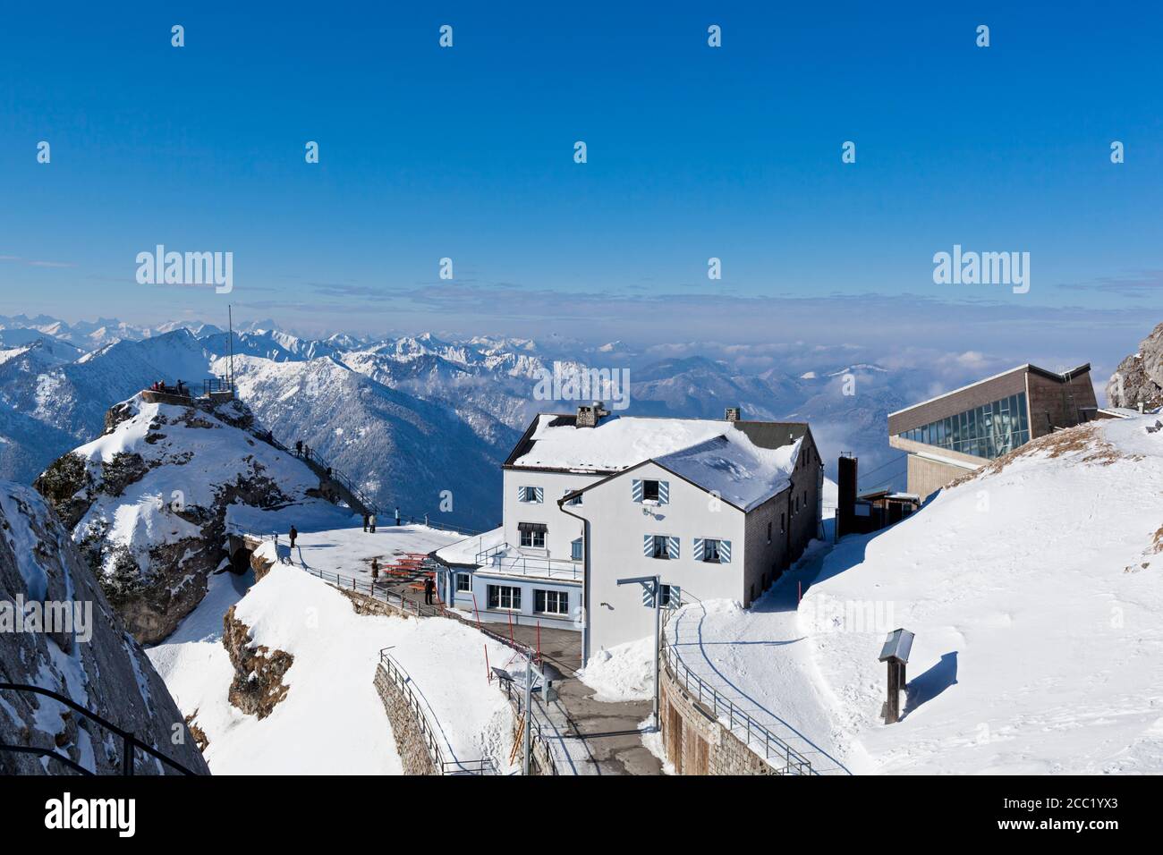 Germania del sud, Alta Baviera, Bayrischzell, Vista della casa, il ristorante e la stazione della funivia sul Monte Wendelstein Foto Stock
