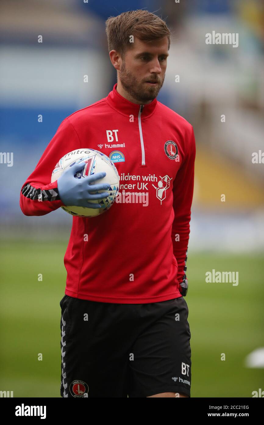 Il primo scienziato sportivo di Charlton Athletic ben Talbot durante la partita del campionato Sky Bet al Trillion Trophy Stadium di St Andrew, Birmingham. Foto Stock