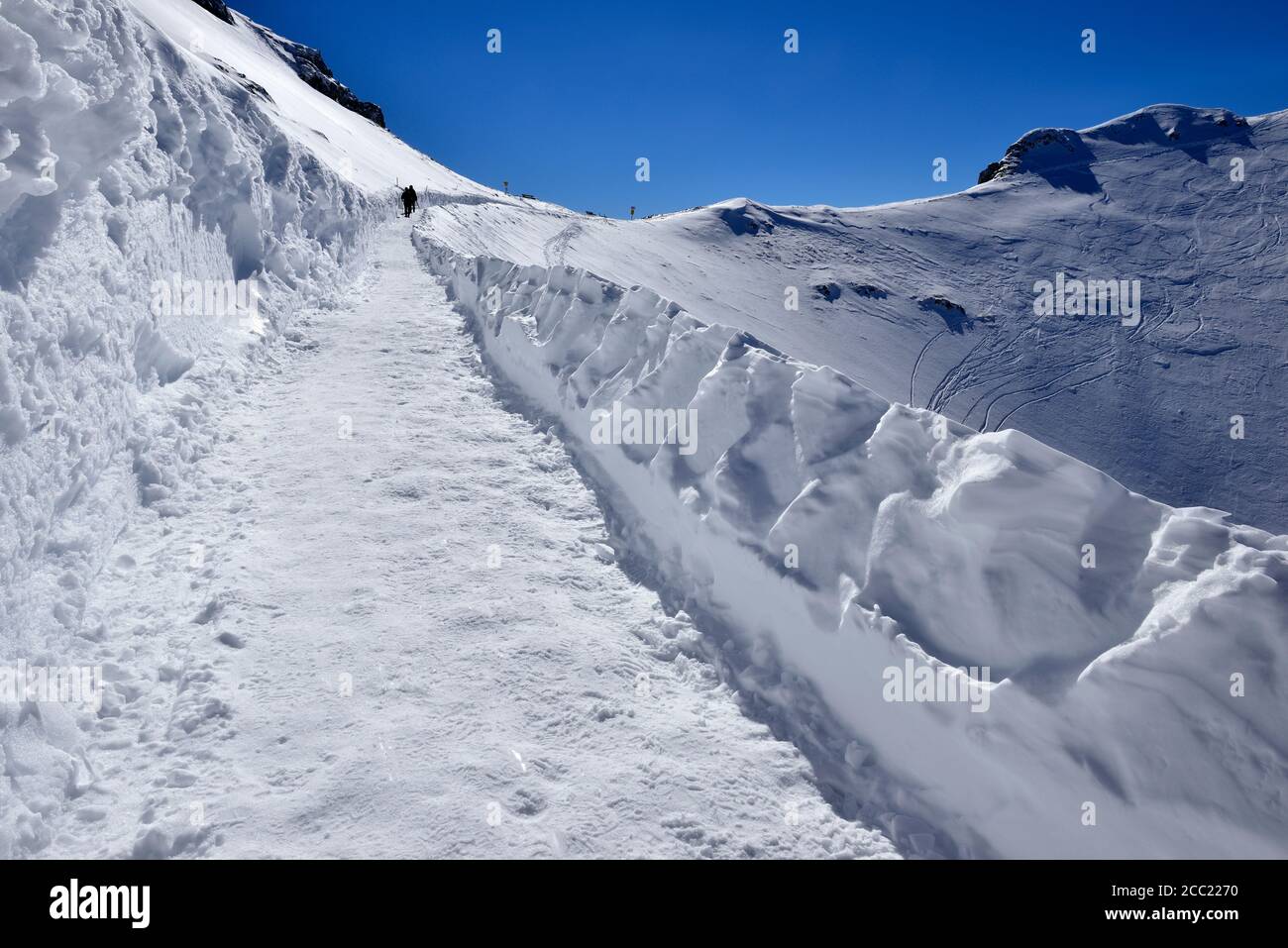 In Germania, in Baviera, vista di passamani escursioni invernali trail a stazione di montagna Foto Stock