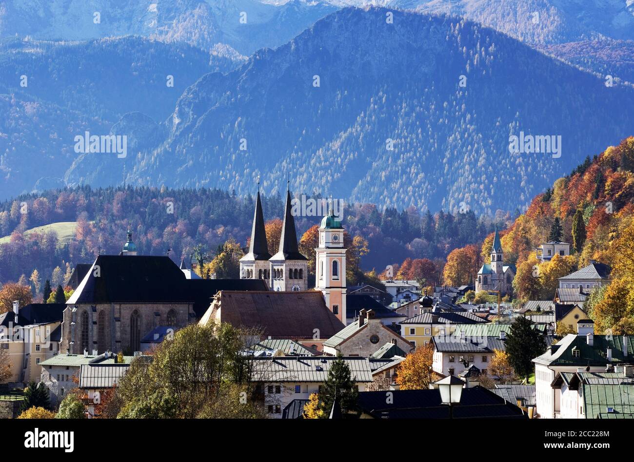 In Germania, in Baviera, esterna di edifici con il Watzmann è in background Foto Stock In Germania, in Baviera, esterna di edifici con il Watzmann è in background Foto Stock