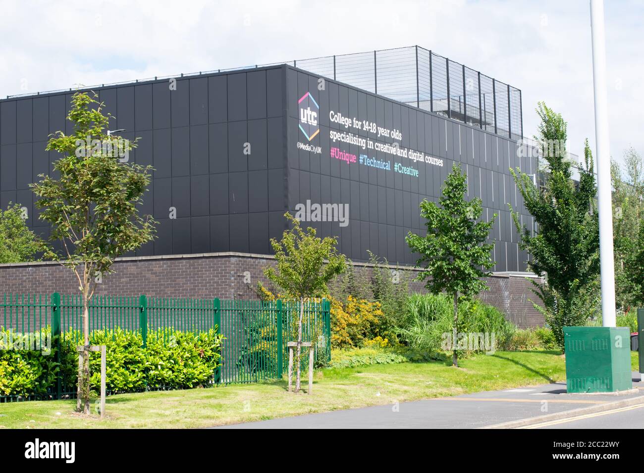 Aldridge UTC College Media City, Manchester, Regno Unito. Esclusivo logo tecnico creativo. Anteriore con finestrini. Foto Stock