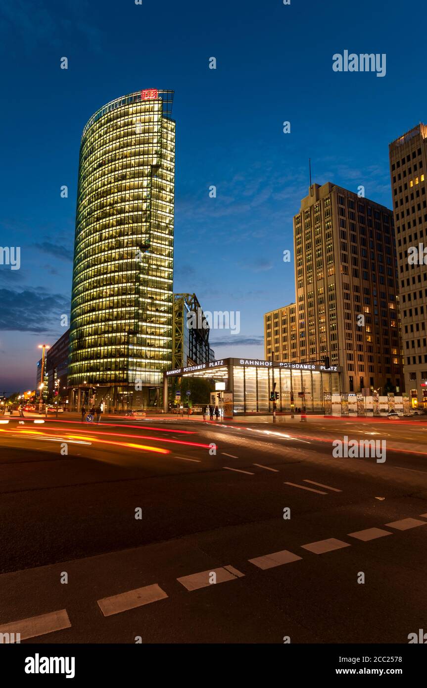 Germania, Berlino, vista di Potsdamer Platz di notte Foto Stock