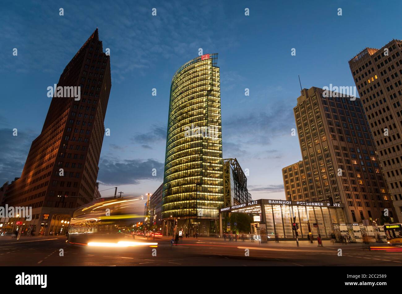 Germania, Berlino, vista di Potsdamer Platz di notte Foto Stock