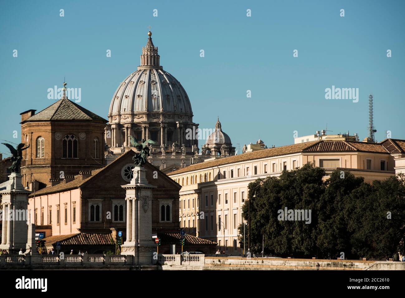 Italia, Roma, la cupola della Basilica di San Pietro Foto Stock