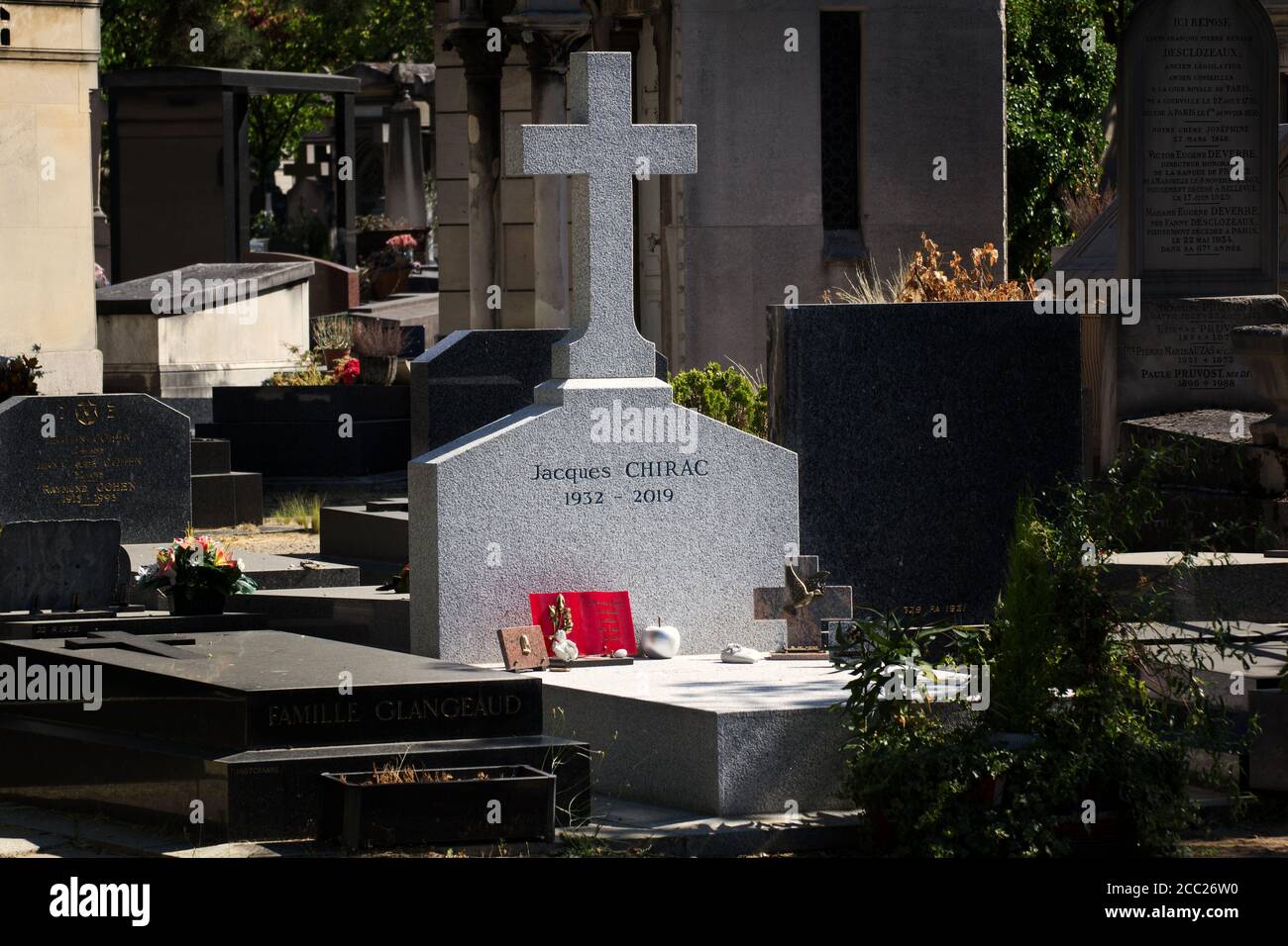 Tomba di Jacques Chirac, ex presidente francese e primo ministro - Montparnasse Cimitero, Parigi, Francia Foto Stock