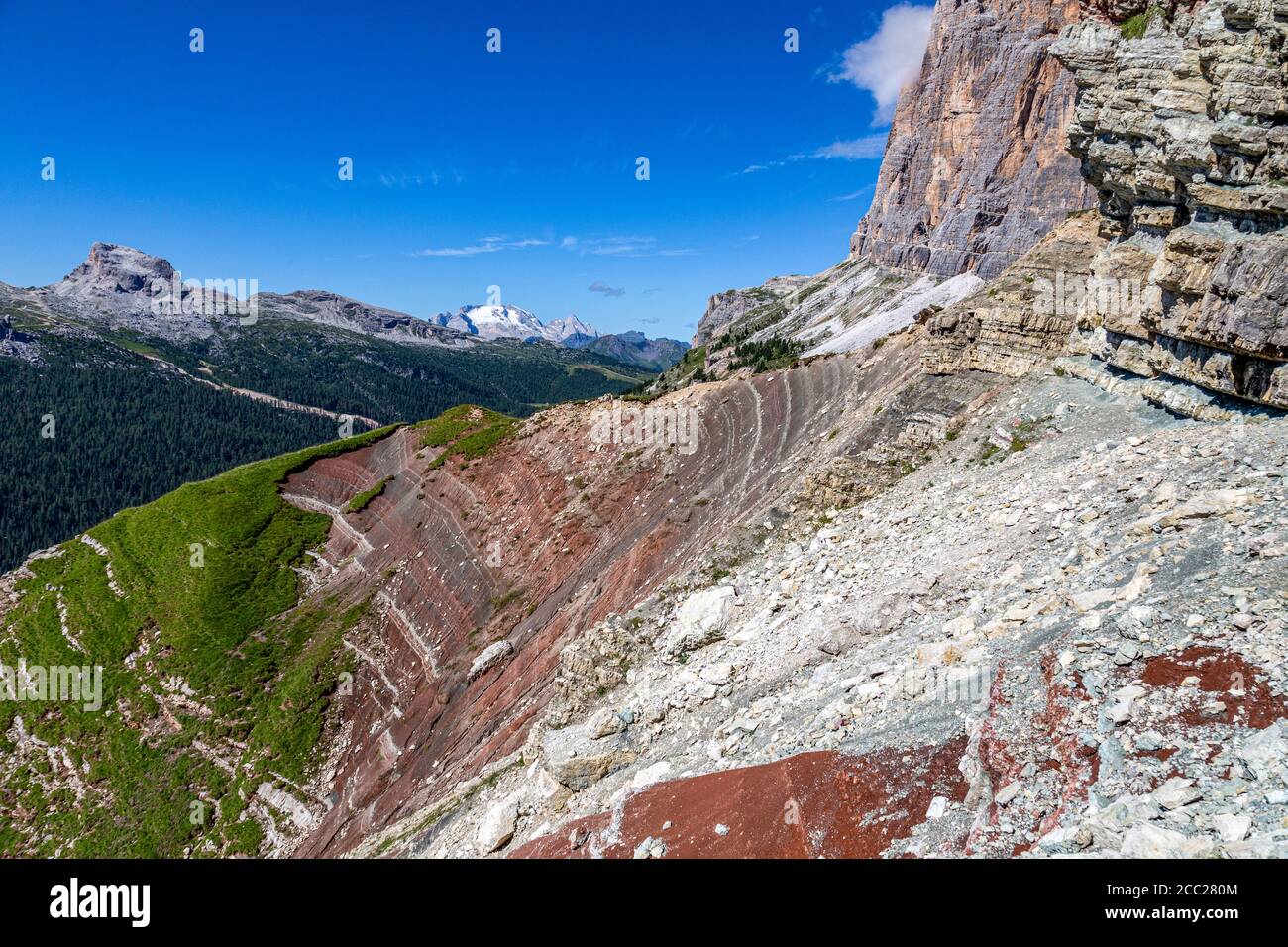 Italia Veneto Dolomiti - l'Averau e la Marmolada visto Dall'Astaldi aiutò Astaldi Foto Stock