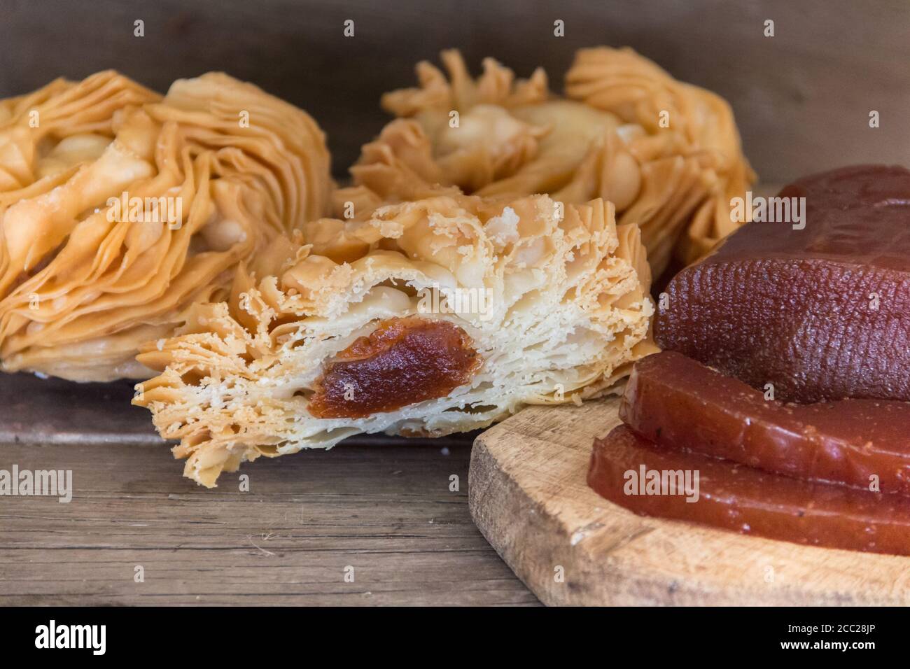 Dessert argentino tradizionale fatto di torte fritte di pasta sfoglia Foto Stock