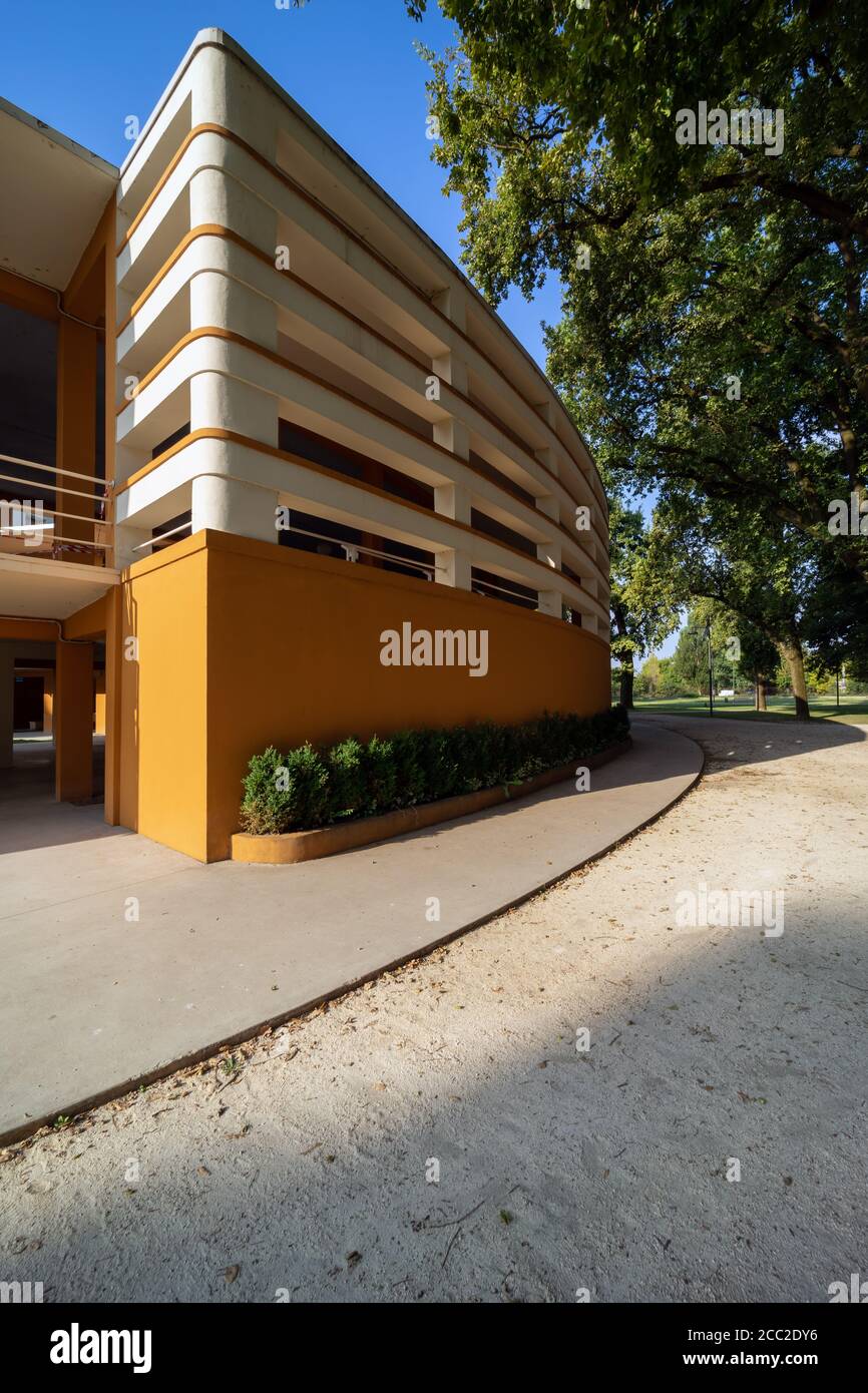 Colonia Farinacci, Cremona, Italia; 1936, su progetto di Carlo Gaudenzi, tipico esempio di architettura modernista italiana del periodo fascista Foto Stock