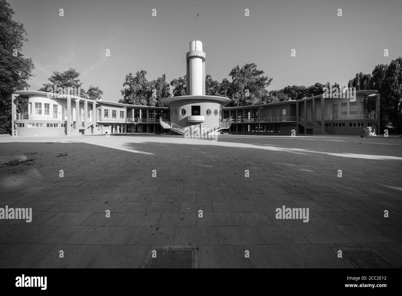 Colonia Farinacci, Cremona, Italia, 1936, Carlo Gaudenzi, architettura modernista/futurista italiana dell'era fascista, fotografia architettonica in B&W. Foto Stock