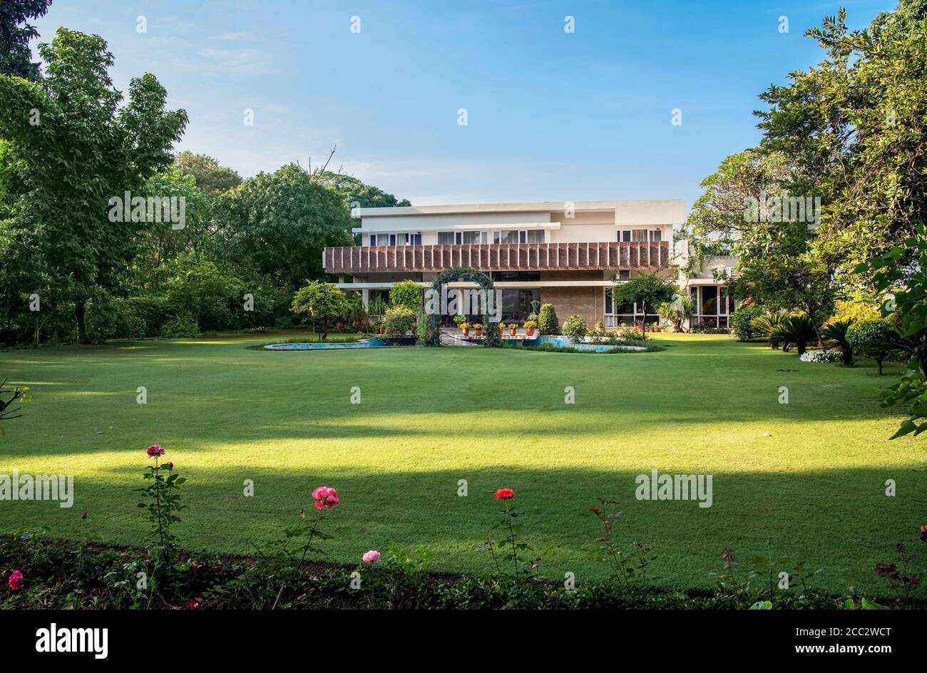 Bella casa e giardino Chandigarh Punjab India Foto Stock