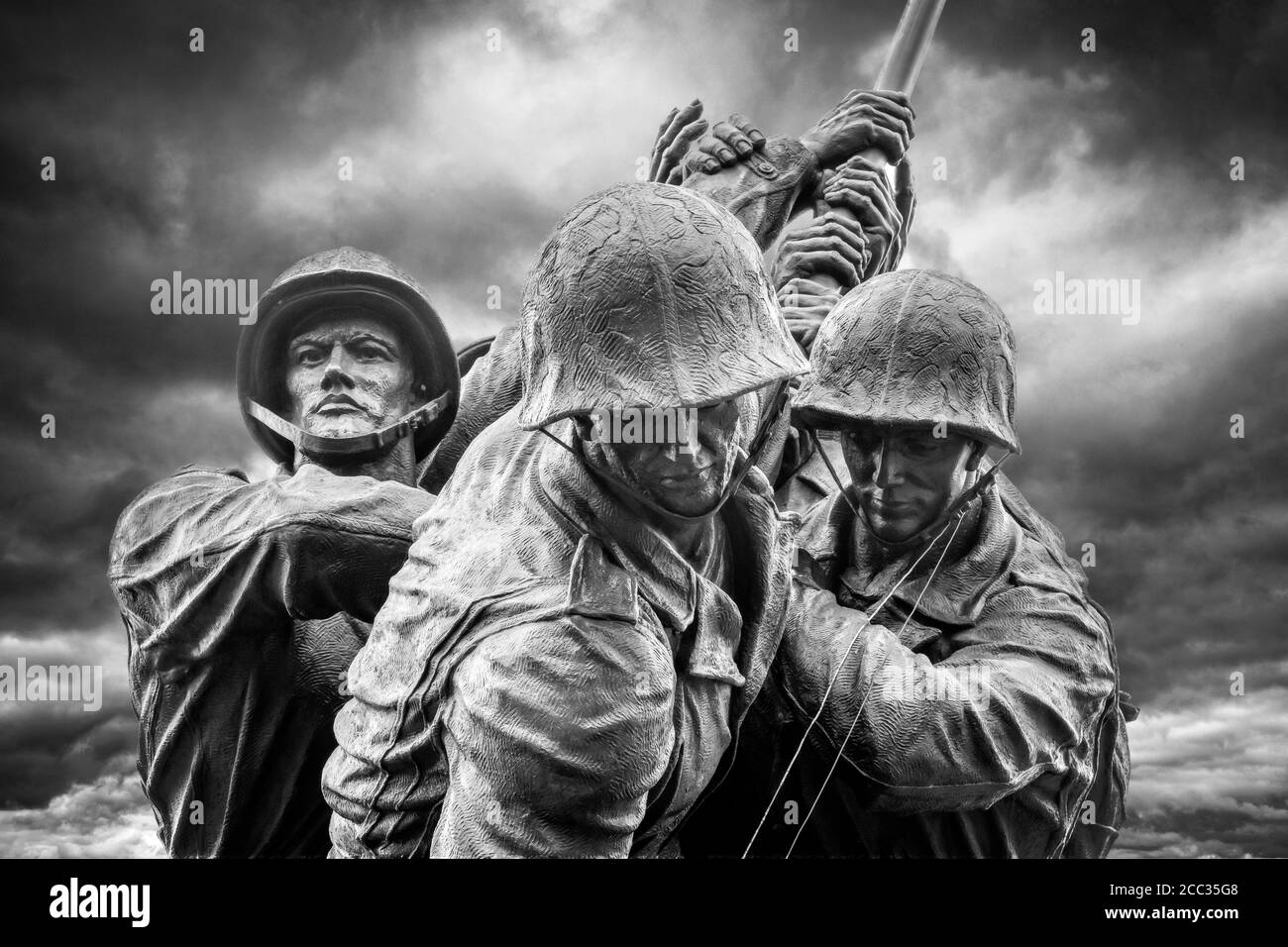 Stati Uniti Marine Corp War Memorial raffigurante la piantagione di bandiera su Iwo Jima in WWII in Arlington, Virginia, Stati Uniti d'America il 13 maggio 2019 Foto Stock