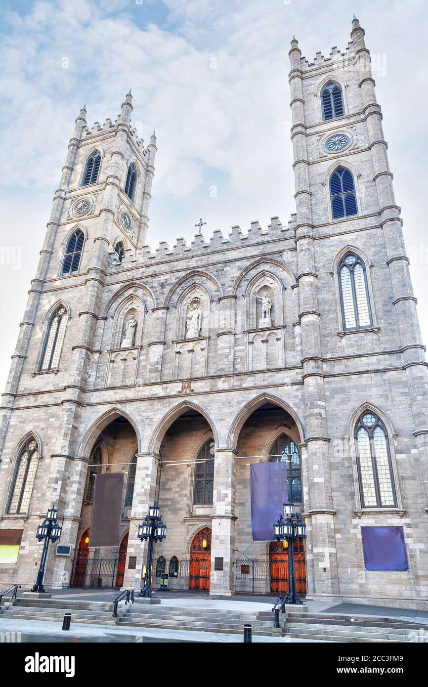 Storica Basilica di Notre-Dame a Montreal, Quebec, Canada, un sito storico nazionale. La Chiesa in stile gotico era la più grande del Nord America quando era la più grande Foto Stock