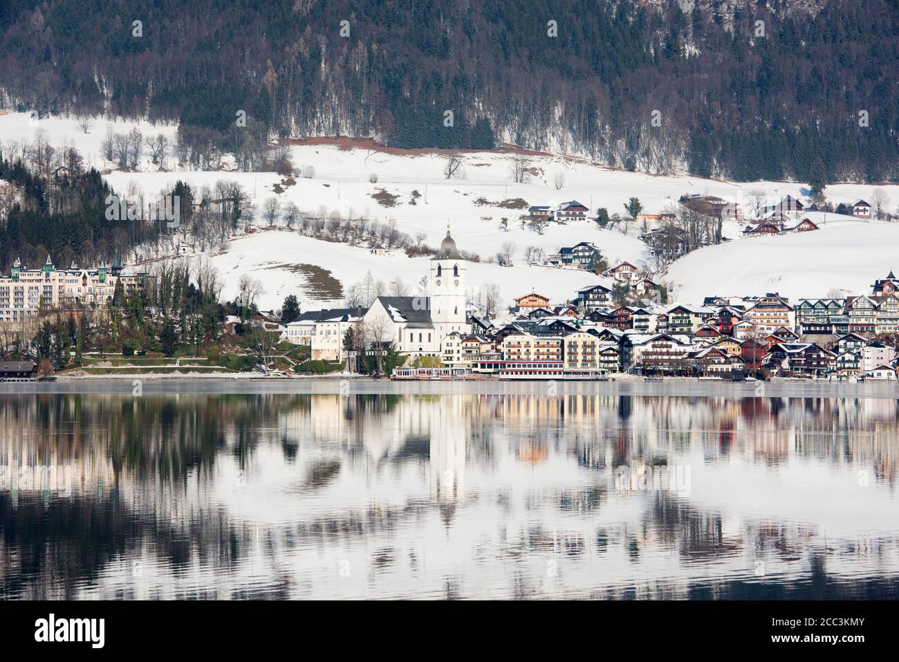 La pittoresca città di Sankt Wolfgang, sulla costa di Wolfgangsee, in Austria Foto Stock