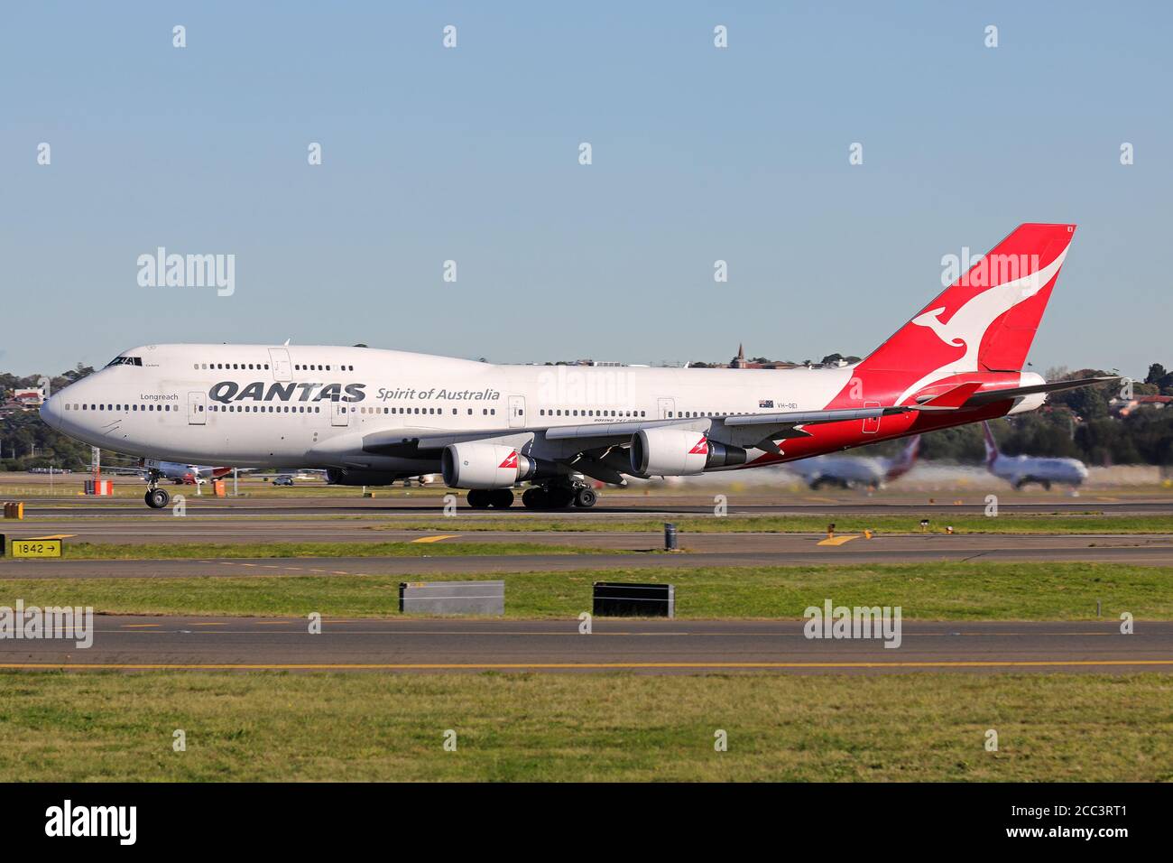 Qantas Boeing 747 VH-OEI parte per l'ultima volta da Sydney Foto Stock