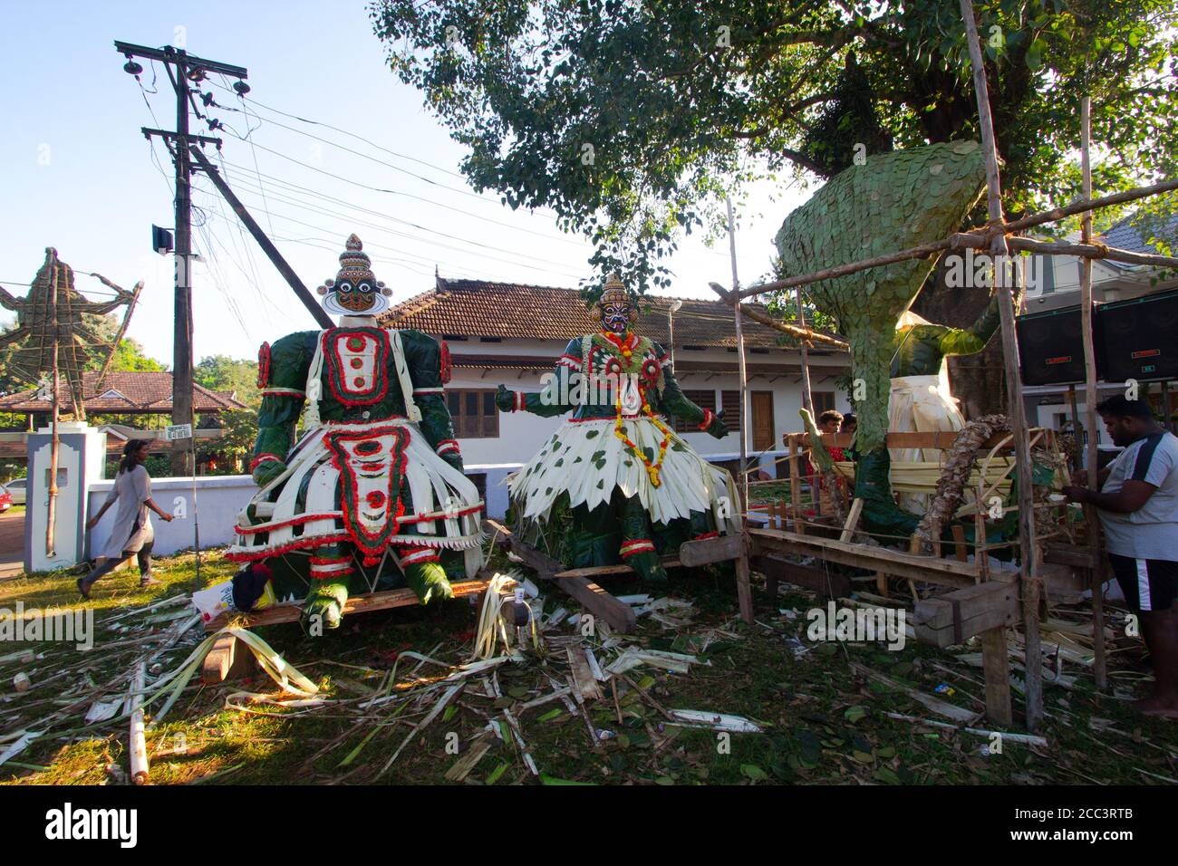 Neelamperoor Padayani al Tempio di Neelamperoor Palli Bhagavathi, Alappuzha. Padayani è una danza tradizionale folk e una forma d'arte rituale. Foto Stock