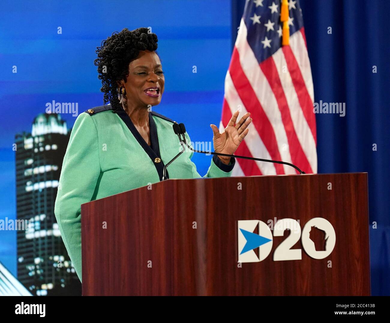 17 agosto 2020; Milwaukee, WI, USA; la Rep. Degli Stati Uniti Gwen Moore (D-Wisc) parla all'inizio della Convention Nazionale Democratica al Wisconsin Center. La Rep. Moore ha parlato da una sala conferenze al 2° piano, che è stata trasformata in uno studio per dare il via a una convention quasi virtuale a causa della pandemia di Covid. Credito obbligatorio: Mike De Sisti/Milwaukee Journal Sentinel via USA TODAY NETWORK /MediaPunch Foto Stock