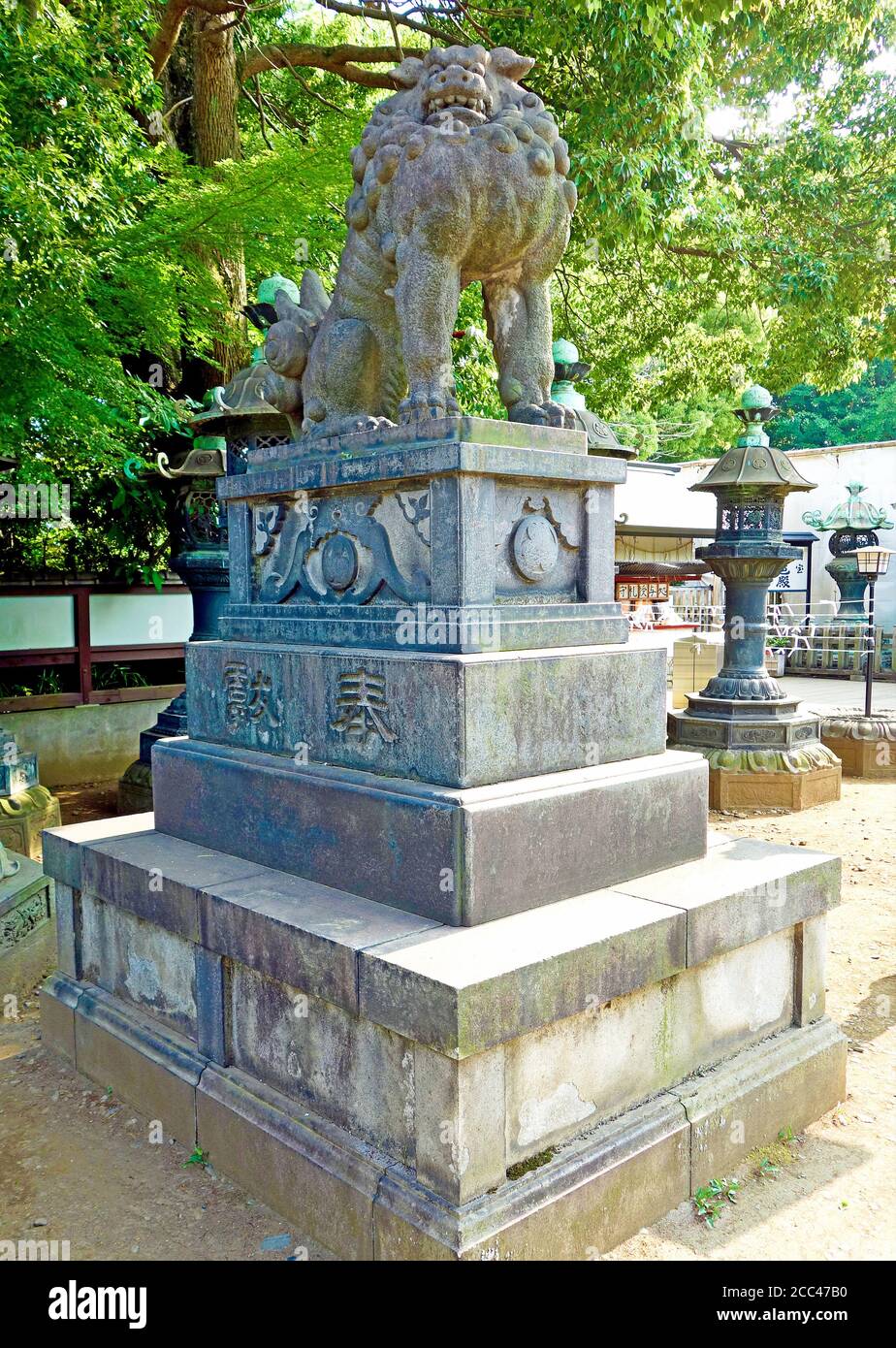 Foto in primo piano dell'antica statua di Ueno Park a Tokyo, Giappone Foto Stock