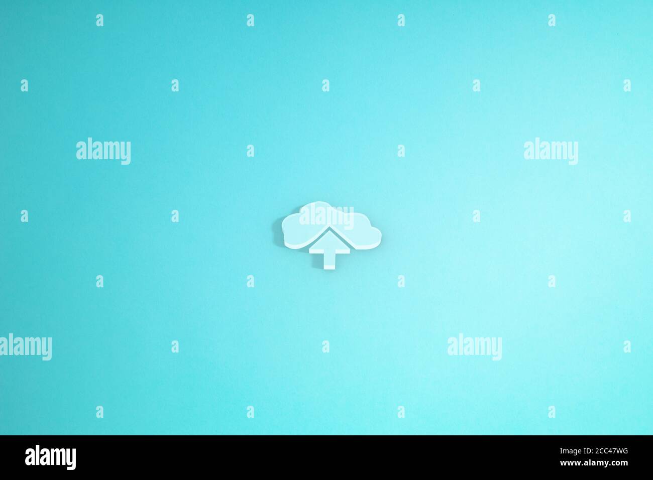 Icona di caricamento del server cloud su sfondo blu. Rendering 3D. Foto Stock