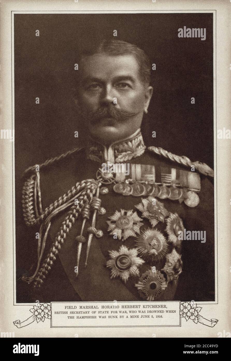Center Field Marshal Horatio Herbert Kitchener (1850 – 1916) è stato un Foto Stock