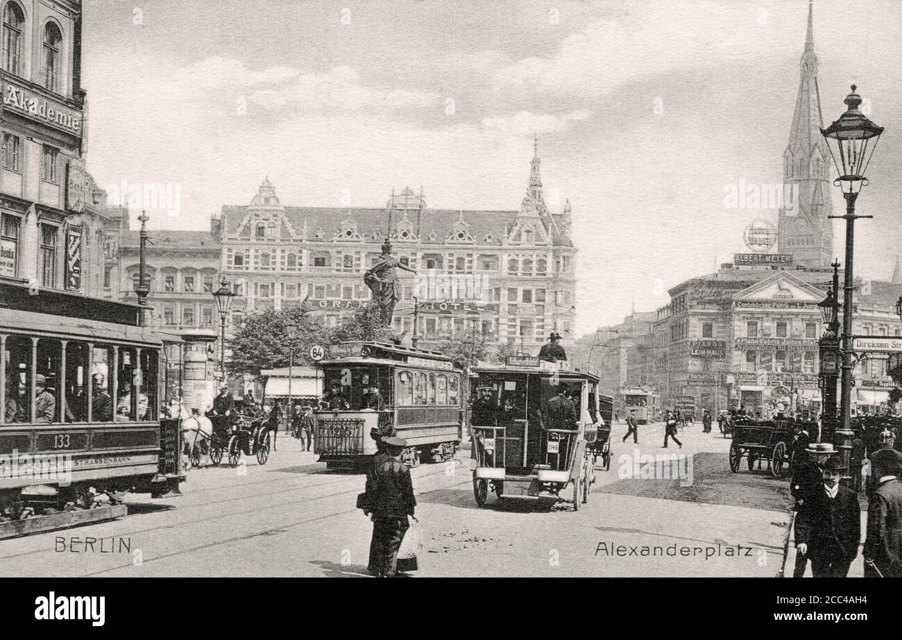 Cartolina retrò della Berlino Imperiale. Alexanderplatz. Germania Imperiale, primi del 1900. La statua di Berolina fu spostata e sostituita di fronte all'Alexan Foto Stock