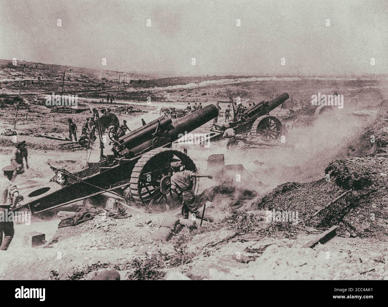 La prima Guerra di Worl il 39° Assedio batteria artiglieria in azione nella Valle di Fricourt-Mametz. Agosto 1916. Foto Stock