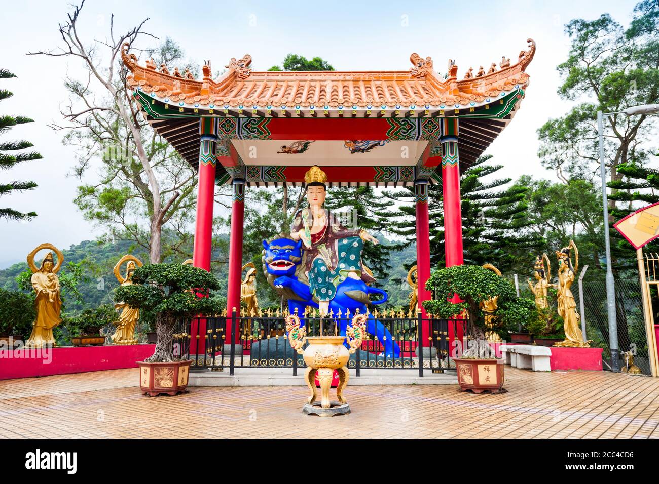 Manjushri o il Padiglione Black Krishna al Monastero dei Ten Thousand Buddha o Man Fat Sze, un tempio buddista situato a Hong Kong, in Cina Foto Stock