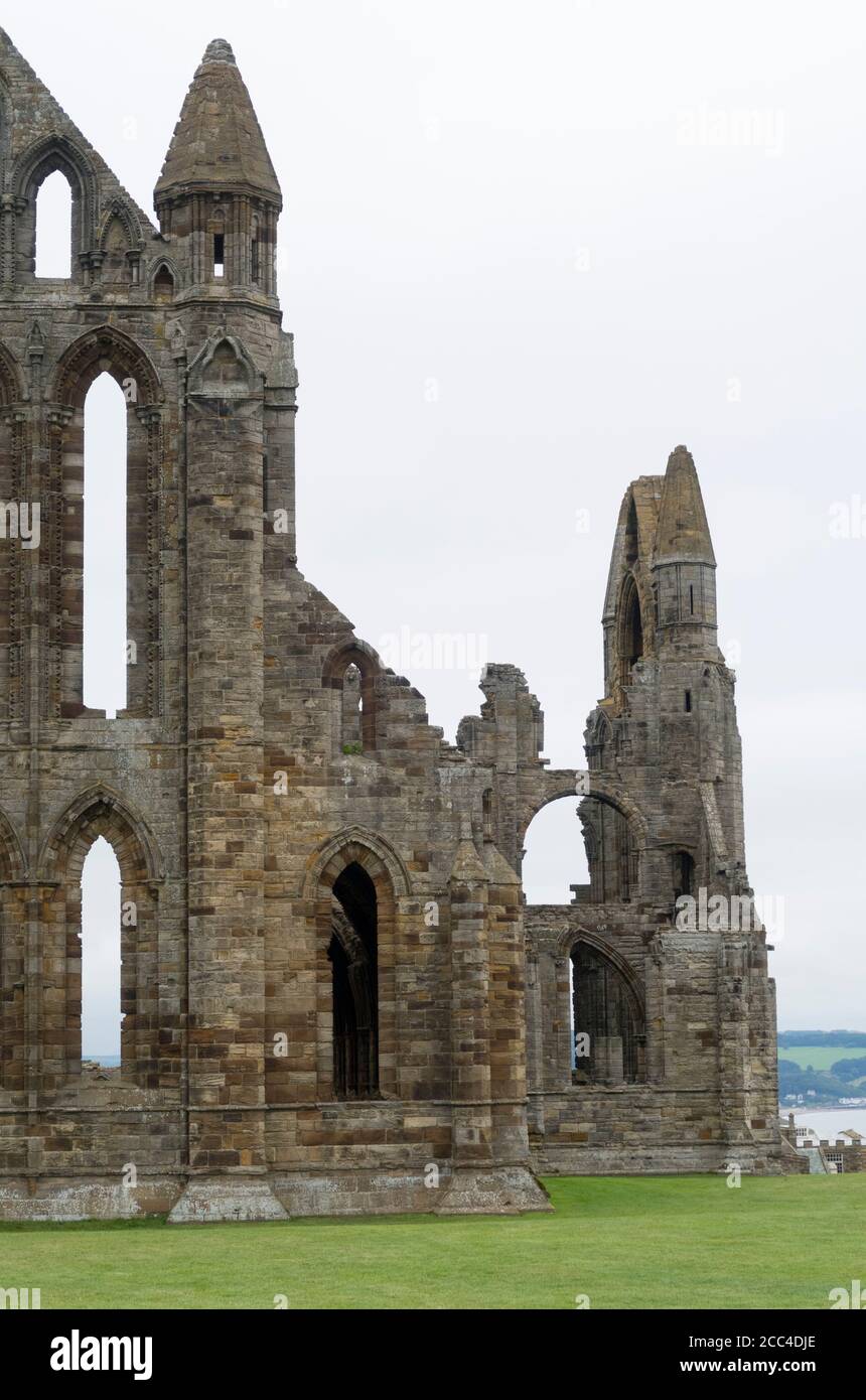 Rovine dell'abbazia di Whitby, monastero cristiano del VII secolo. Whitby, North Yorkshire. Regno Unito Foto Stock