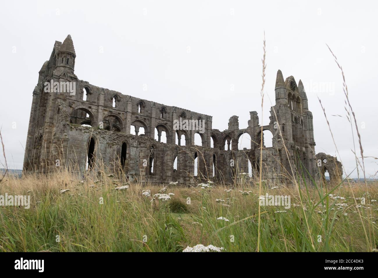 Rovine dell'abbazia di Whitby, monastero cristiano del VII secolo. Whitby, North Yorkshire. Regno Unito Foto Stock