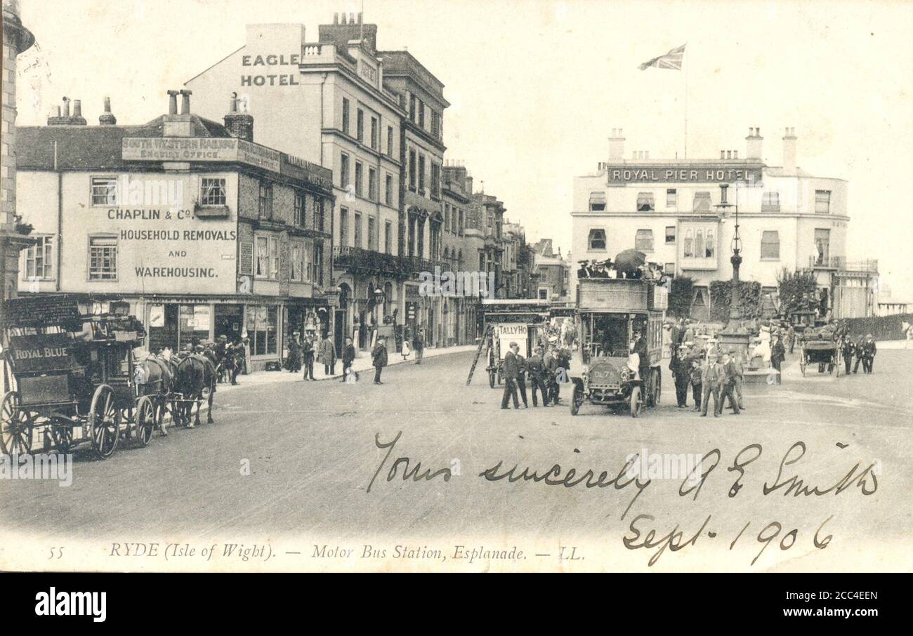 Livrea strada scena della stazione degli autobus a motore, Ryde, Isola di Wight datato 1906 Foto Stock Livrea strada scena della stazione degli autobus a motore, Ryde, Isola di Wight datato 1906 Foto Stock