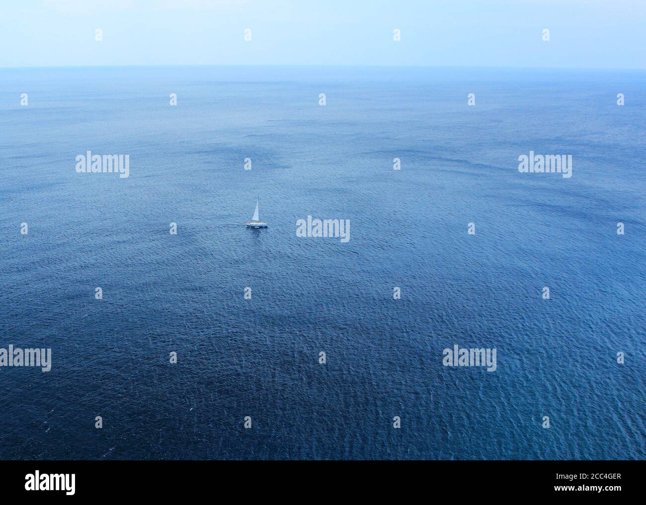 Nave a vela sul mare Foto Stock