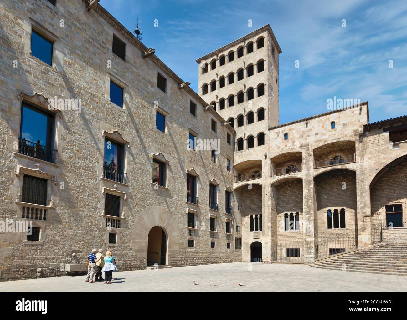 Barcellona, Provincia di Barcellona, Catalogna, Spagna. La medievale Plaça del Rei, o Piazza del Re, nel quartiere Gotico. Foto Stock