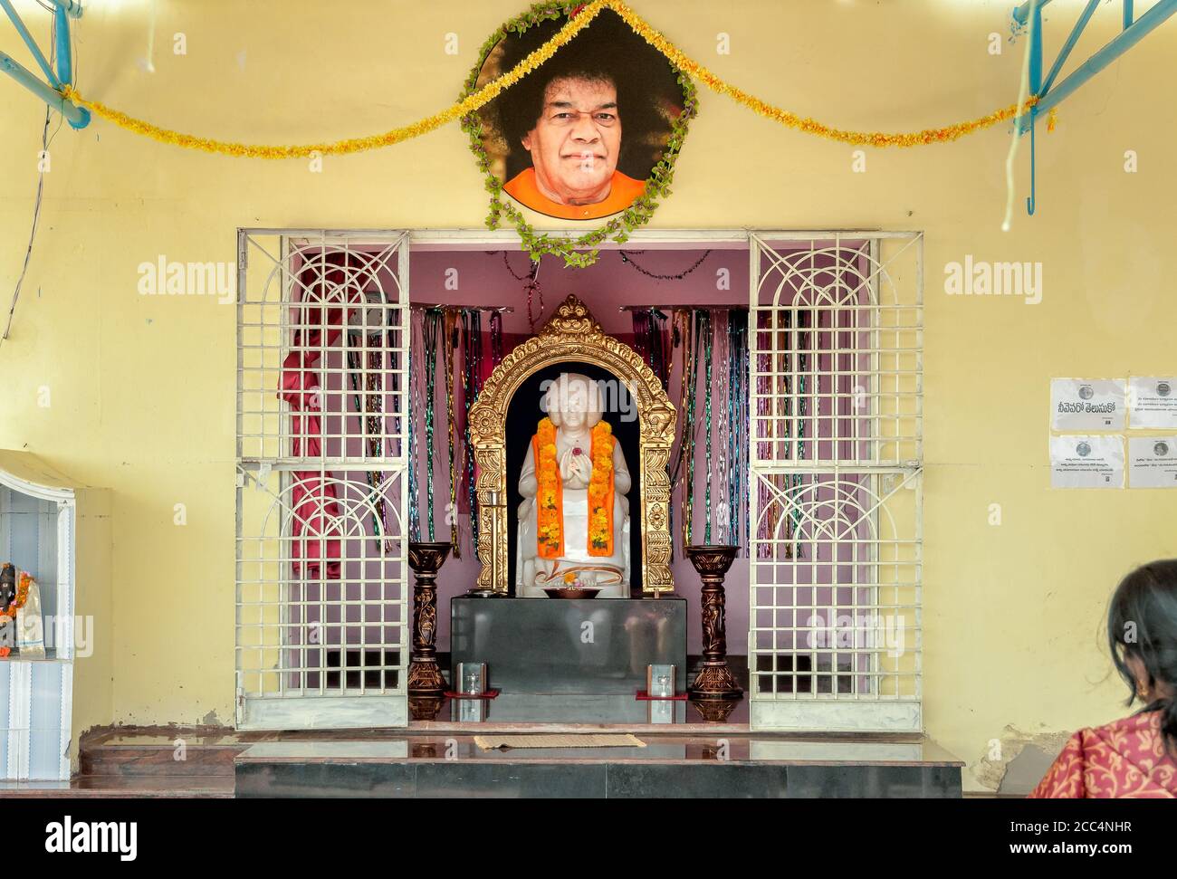 Puttaarthi, Andhra Pradesh, India - 11 gennaio 2013: Tempio Sathya Sai Baba del villaggio di Puttaarthi Foto Stock