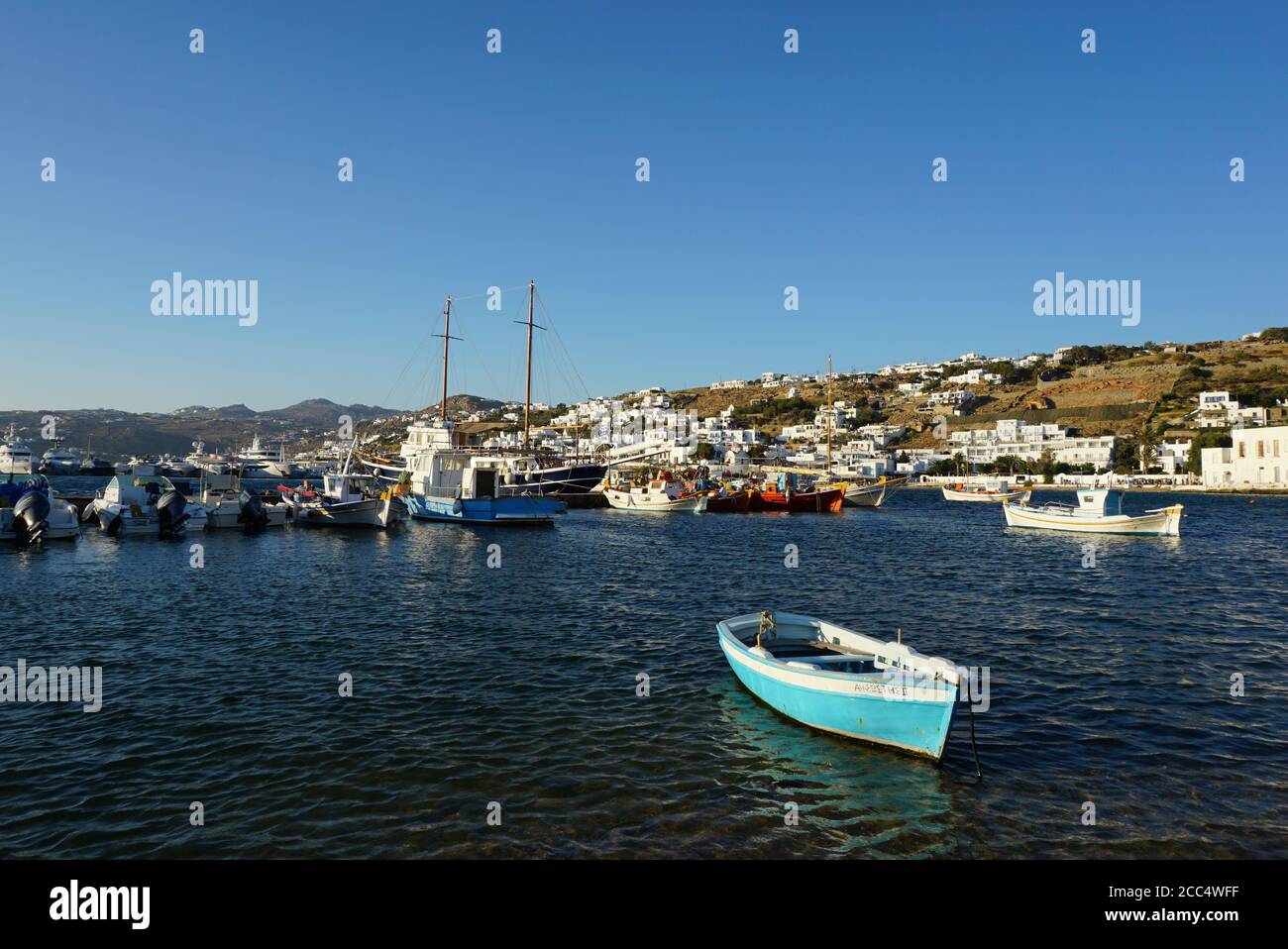 Mykonos è un'isola greca, parte delle Cicladi, situata tra Tinos, Syros, Paros e Naxos. Il soprannome di Mykonos è 'l'Isola dei Venti'. Foto Stock