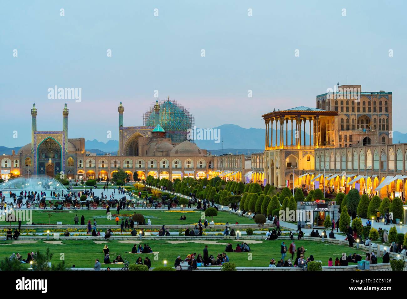 Moschea Masjed-e Imam e Palazzo Ali Qapu, Piazza Maydam-e Iman, Esfahan, Iran Foto Stock