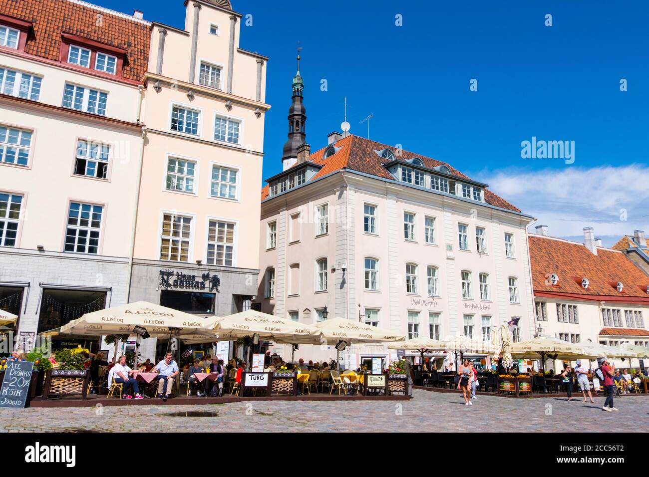 Raekoja plats, piazza della città vecchia, Tallinn, Estonia Foto Stock