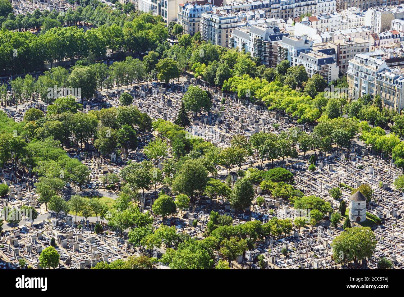 Vista areale del cimitero di Montparnasse a Parigi, Francia Foto Stock